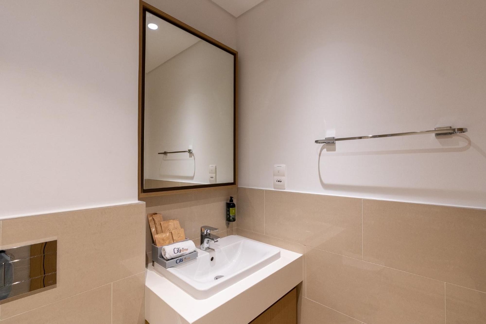 Citihome - Broad And Bright 2br In Creek Side Dubai
