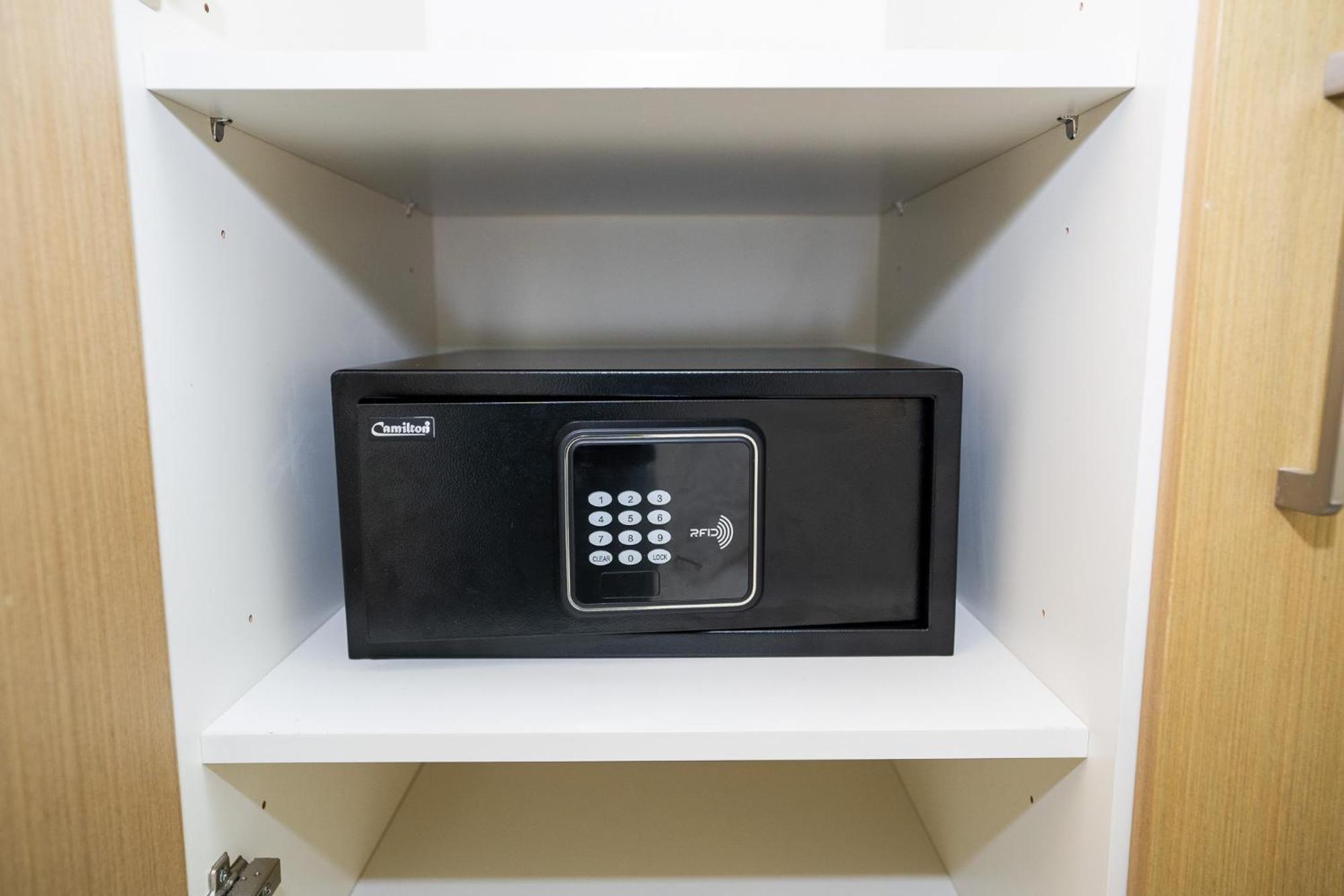 Citihome - Broad And Bright 2br In Creek Side Apartment *